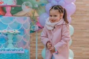 nadia en la mesa principal cumpleanos infantil 2