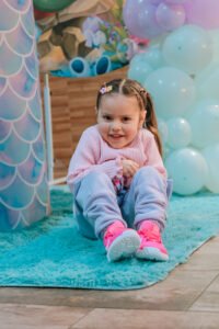 nadia en la mesa principal cumpleanos infantil 3