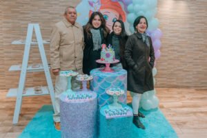 nadia en la mesa principal cumpleanos infantil 5