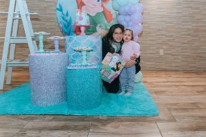 nadia en la mesa principal cumpleanos infantil 6